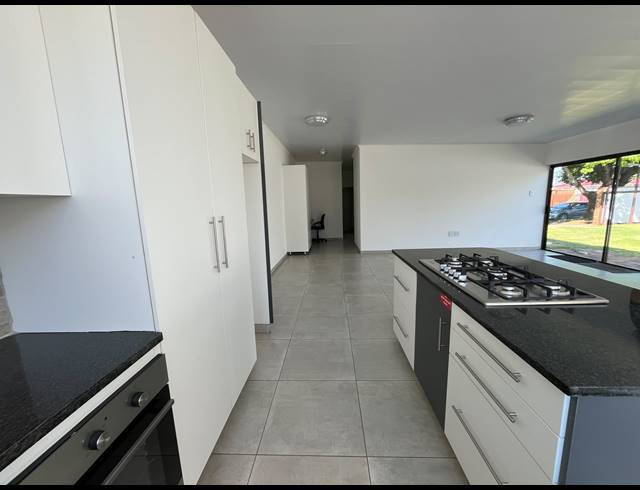 3 BEDROOM HOUSE TO LET IN DALVIEW